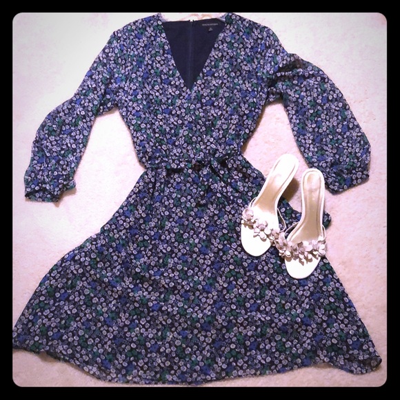 Banana Republic Dresses & Skirts - Banana Republic long sleeve faux wrap dress